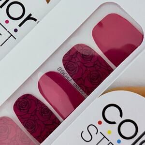 New Color Street “Rose Goes” Berry Rose Nail Strips (Retired)